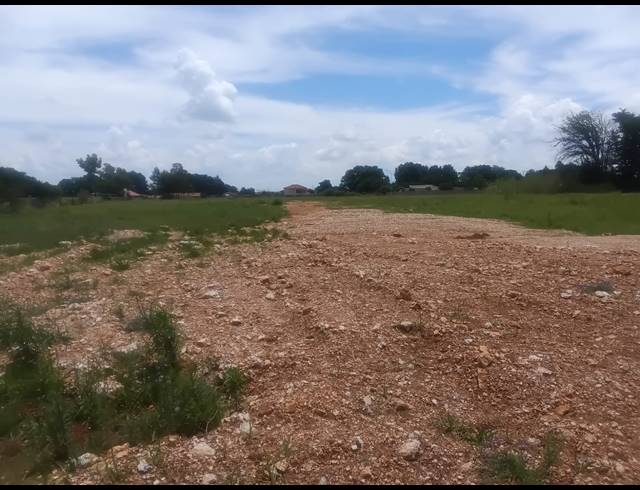 1,000M² VACANT LAND FOR SALE IN KOOKRUS